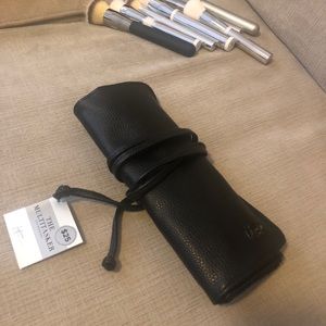 🌼 IT Cosmetics Black Vegan Leather Brush Roll Bag